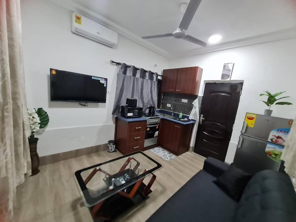 Nesta Barron -Home Away From Home North Legon Dış mekan fotoğraf