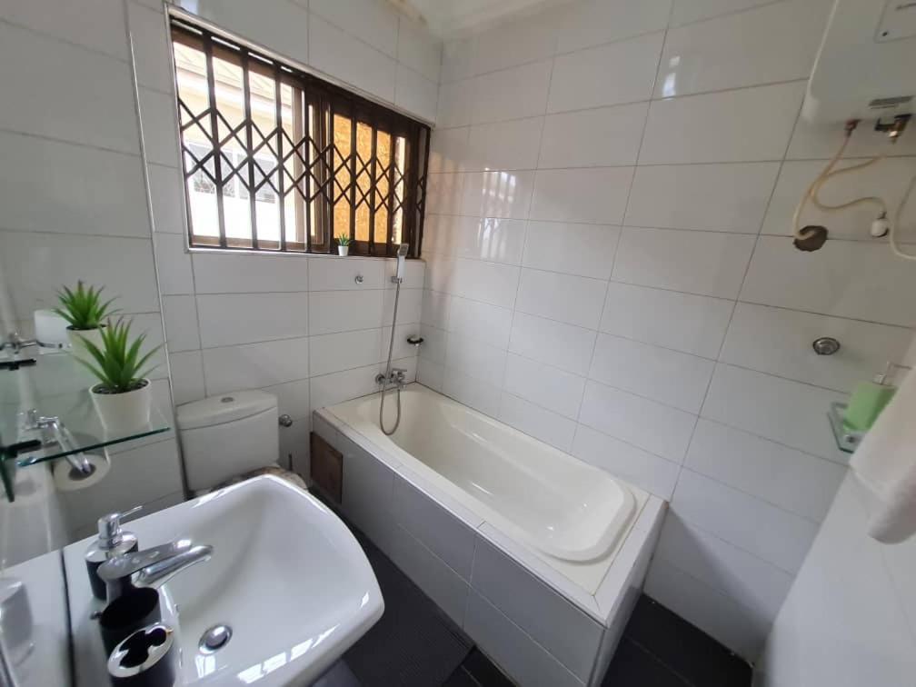 Nesta Barron -Home Away From Home North Legon Dış mekan fotoğraf