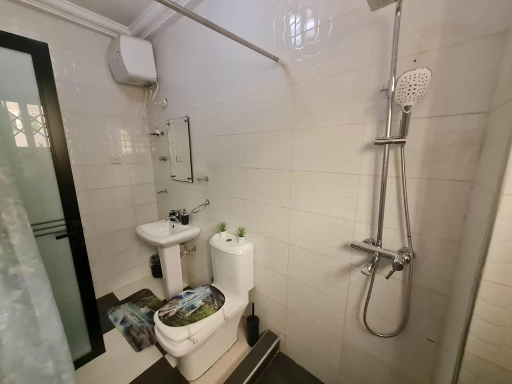 Nesta Barron -Home Away From Home North Legon Oda fotoğraf